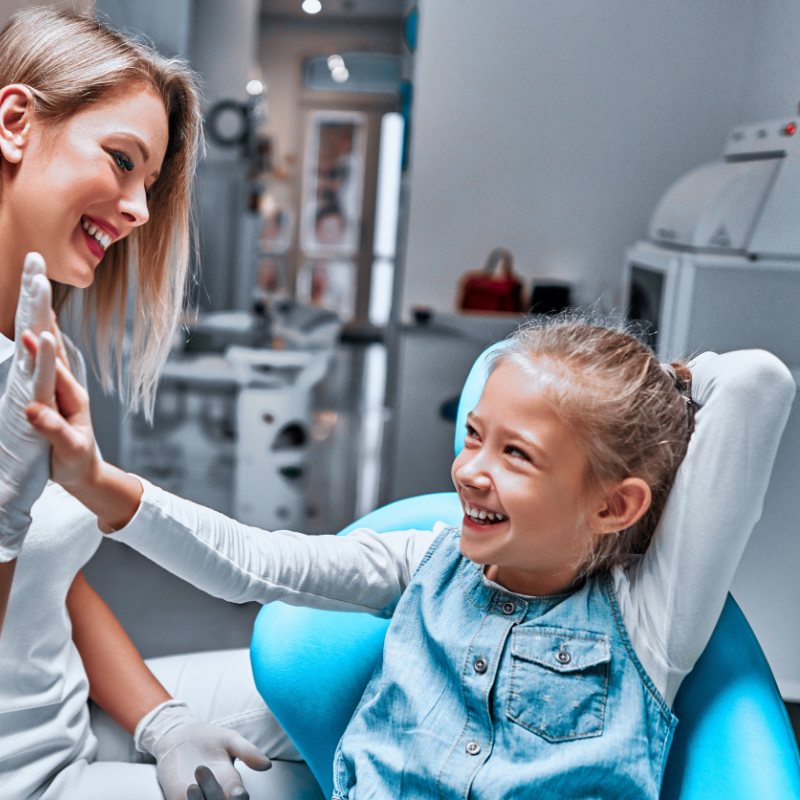 niña en dentista