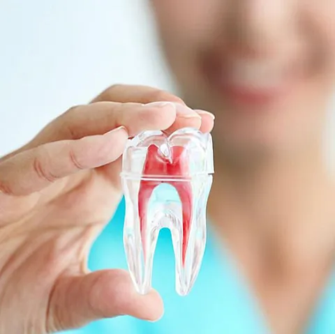 mujer en dentista